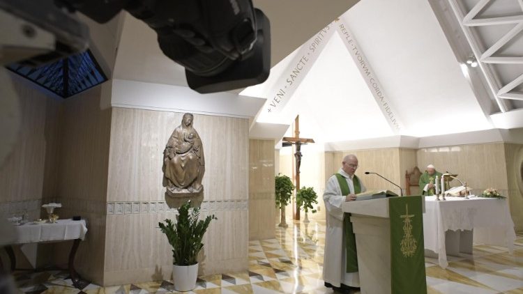 Papa celebra na Capela da Casa Santa Marta
