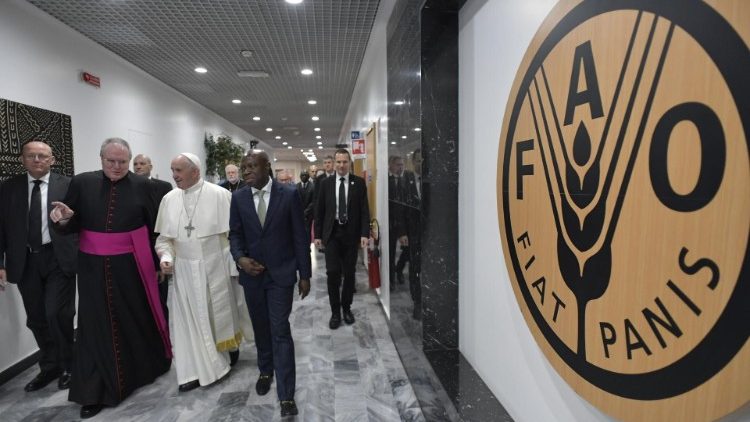 Папа Франциск во время визита в римскую штаб-квартиру ФАО