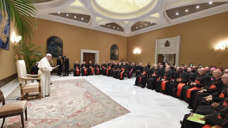 프란치스코 교황과 교황청 경신성사성 총회 참석자들
