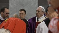 Imposição das Cinzas na Missa presidida pelo Papa na Basílica de Santa Sabina (imagem de arquivo)