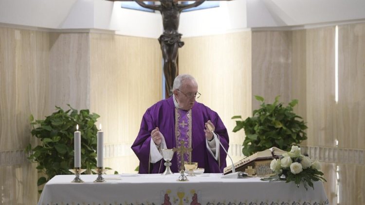 Le Pape célébrant la messe du jeudi 7 mars 2019 à la chapelle de la Maison Sainte-Marthe.