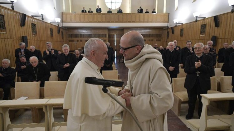Papež Frančišek in opat Bernardo Francesco Maria Gianni