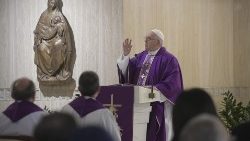 Le Pape François prononçant son homélie lors de la messe du 28 mars 2019 à la Maison Sainte-Marthe.