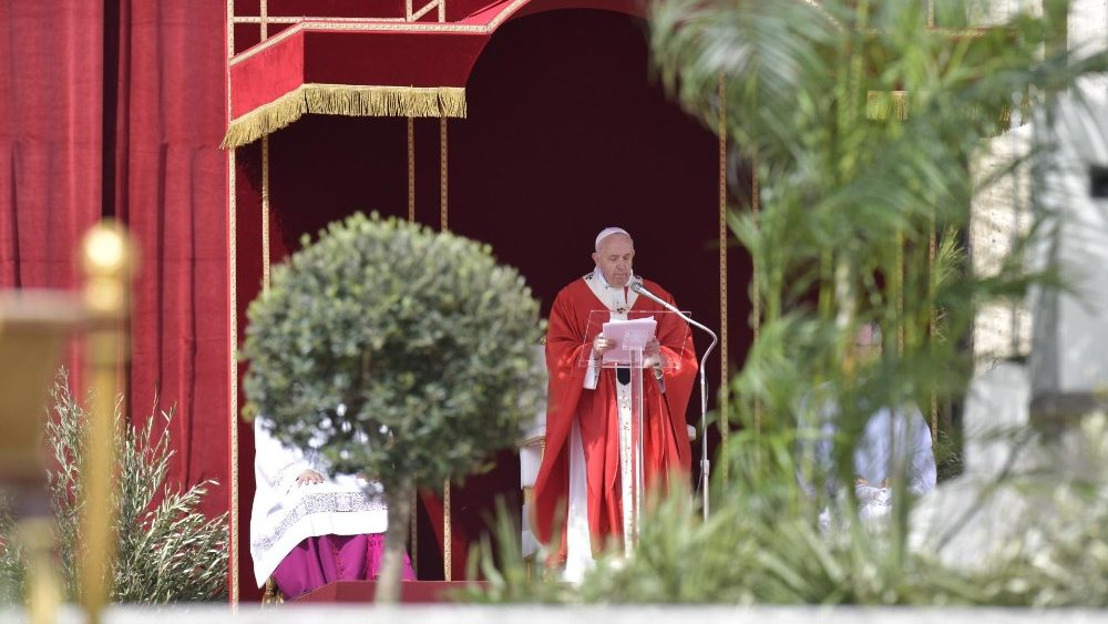 Messe des Rameaux : le Pape appelle à suivre Jésus dans le ...
