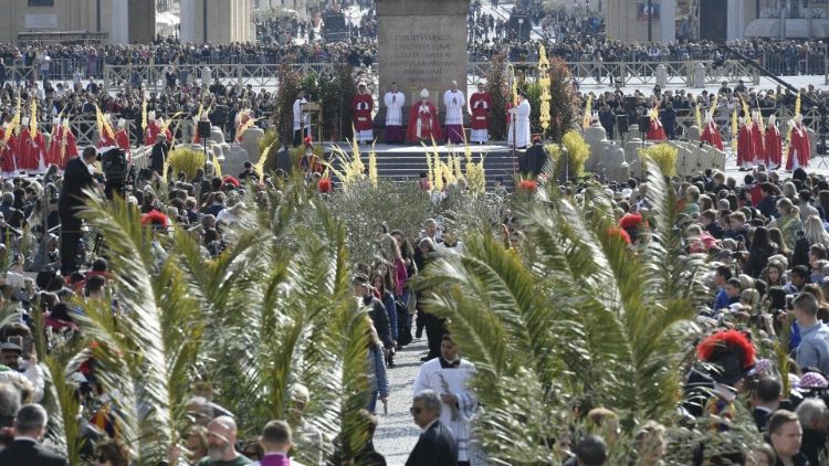受難の主日：教皇フランシスコによる枝の祝別と宗教行列　2019年4月14日　バチカン・聖ペトロ広場