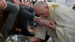 教皇フランシスコ　2019年度「主の晩餐ミサ」の「洗足式」で　イタリア・ベッレトリ刑務所