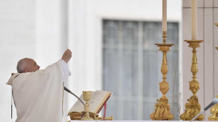 Påven under påskmässan 2019