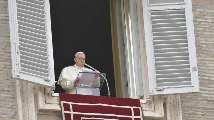 Papež Frančišek je med nagovorom spregovoril o darovih Vstalega: o miru, veselju in apostolskem poslanstvu.
