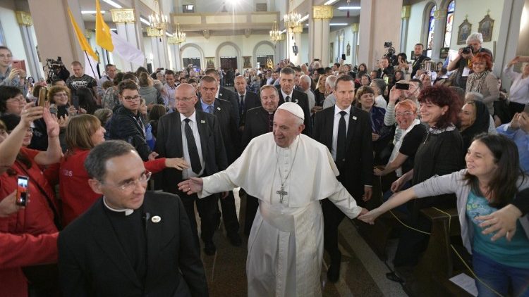 البابا فرنسيس يلتقي الجماعة الكاثوليكية في بلغاريا 6 أيار مايو 2019