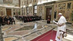 Papa Franjo se obraća članovima američke dobrotvorne organizacije Papal Foundation