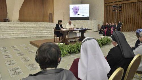 Папа ответил на вопросы о сексуальном насилии, экуменизме и диакониссах