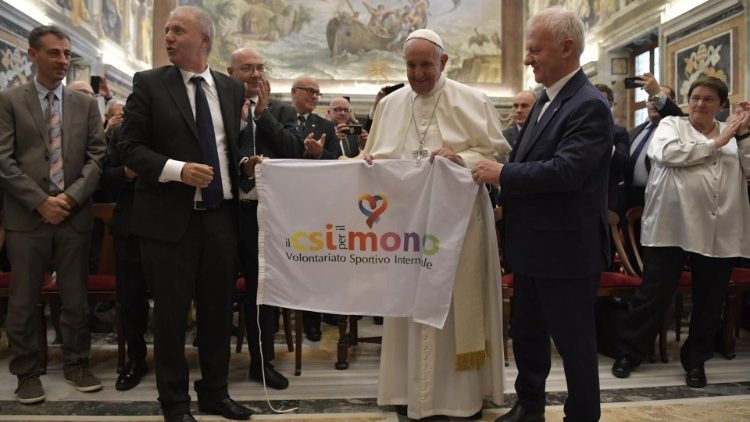 Папа Франциск на встрече с членами Итальянского спортивного центра