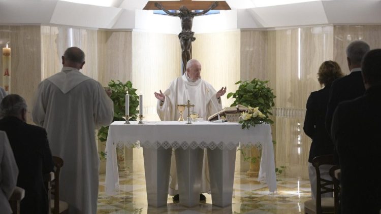 Papa Francesco celebra la Messa a Casa Santa Marta 