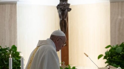 ll Papa a Santa Marta: il peccato invecchia, lo Spirito ci fa sempre giovani