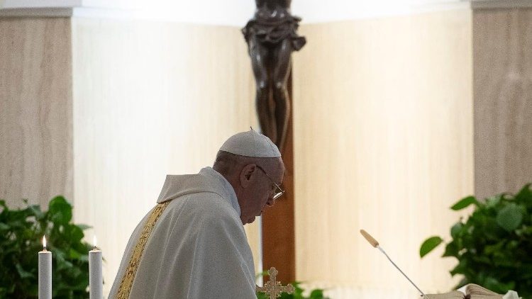 Papa Francesco celebra la Messa a Casa Santa Marta