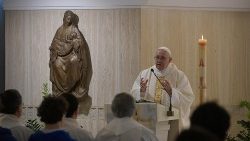 El Papa Francisco celebra la Misa matutina en la capilla de la Casa de Santa Marta