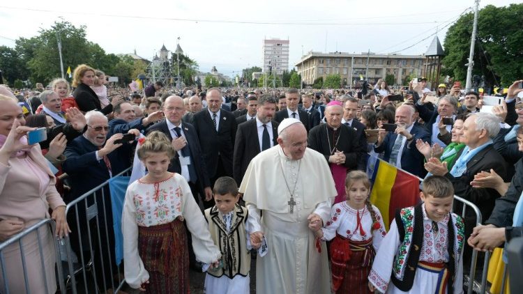 Ferenc pápa Jászvásáron a máriás találkozón