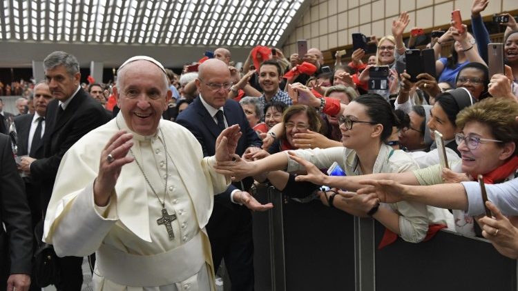 Pope Francis with members of CHARIS; the Catholic Charismatic Renewal International Service (archive photo)