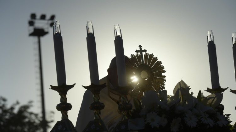 2019.06.23 Celebrazione Eucaristica nella SolennitÃ  del Corpus Domini Parrocchia Santa Maria Consolatrice a Casal Bertone