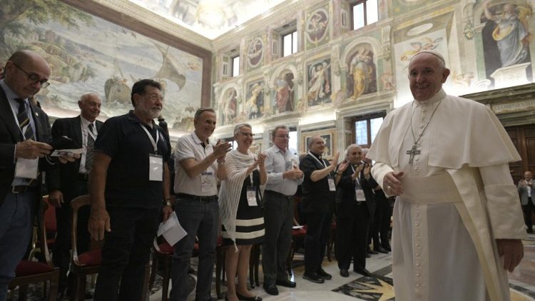 프란치스코 교황과 해양사목 사도직 ‘스텔라 마리스’ 총회 참석자들 