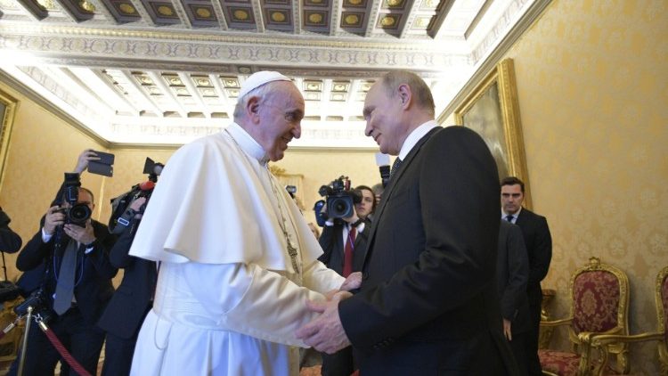 Папа Франциск и президент Российской Федерации В. Путин на встрече в Ватикане 4 июля 2019 г.