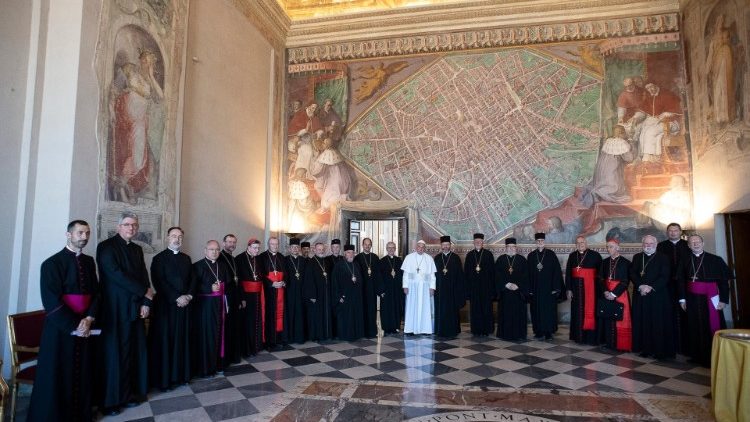 教皇フランシスコ、ウクライナのギリシャ典礼カトリックの司教らと　2019年7月5日　