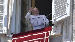 Papež pozdravlja novinke Hčera Marije Pomočnice.