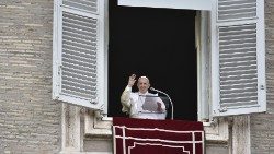 Pope at Angelus: the Our Father is the synthesis of every prayer