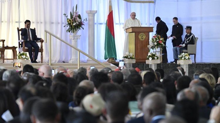 Апостолическа визита на папа Франциск в Мадагаскар