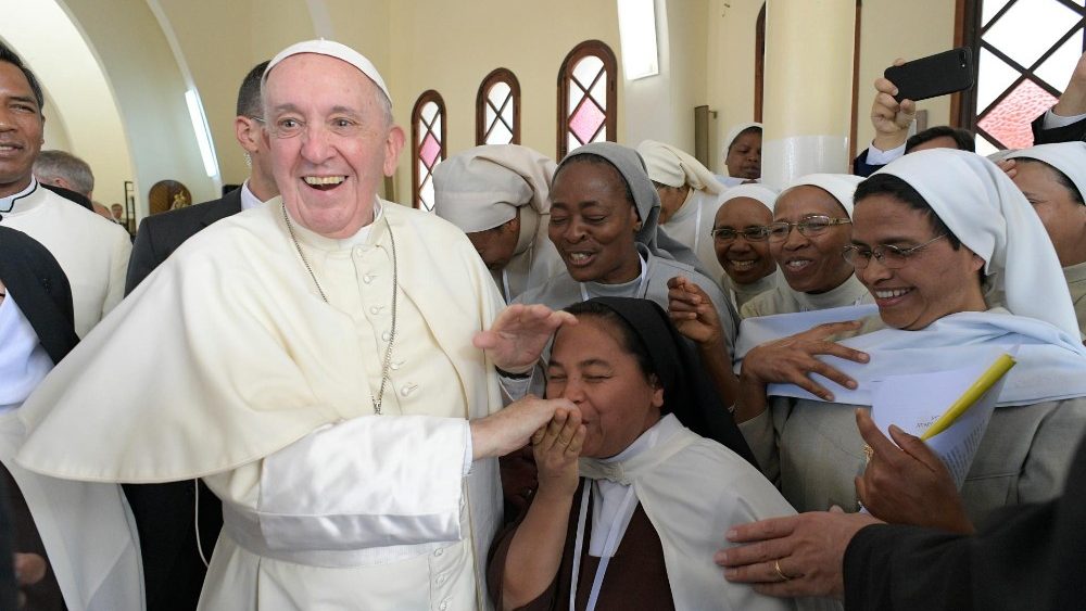 2019.09.07 Viaggio Apostolico in Mozambico Madagascar Mauritio Ora Media nel Monastero delle Carmelitane Scalze