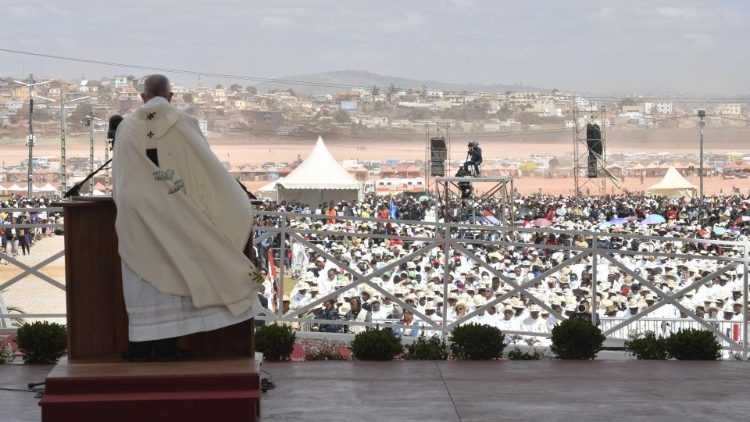 教宗方济各在马达加斯加主持弥撒圣祭