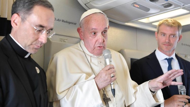 المؤتمر الصحفي لقداسة البابا فرنسيس في ختام زيارته الرسولية إلى موزمبيق ومدغشقر وموريشيوس