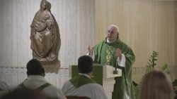 Le Pape célébrant la messe à la Maison Sainte-Marthe, le 26 septembre 2019.