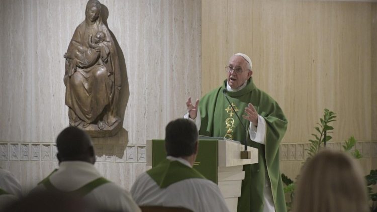 Le Pape célébrant la messe à la Maison Sainte-Marthe, le 26 septembre 2019.