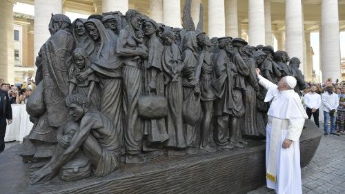 Pāvests atklāj migrantiem veltītu pieminekli