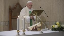 Papst Franziskus bei der Frühmesse im vatikanischen Gästehaus Santa Marta an diesem Montag
