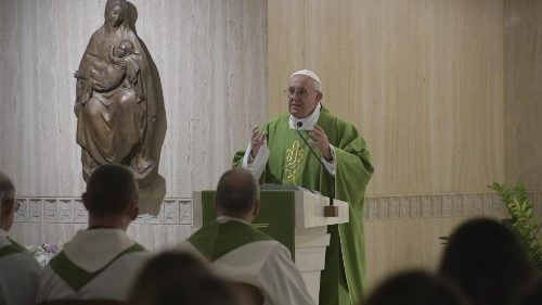 Il Papa a Santa Marta: quando la Parola arriva al cuore c’è la festa