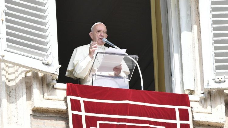 Папа Франциск на молитвата Ангел Господен