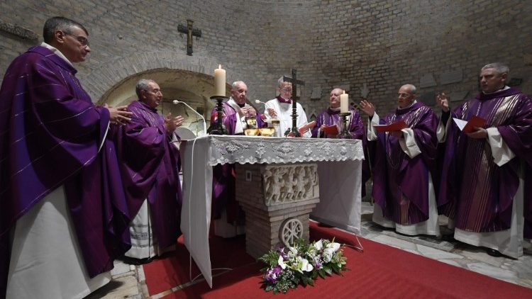 教宗在普黎史拉地下墓穴主持追思已亡彌撒