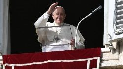 Papa Franjo nakon molitve Anđeoskog pozdravljenja na Trgu svetoga Petra