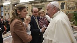 Papież: przygotujmy rodziny do ewangelizacji