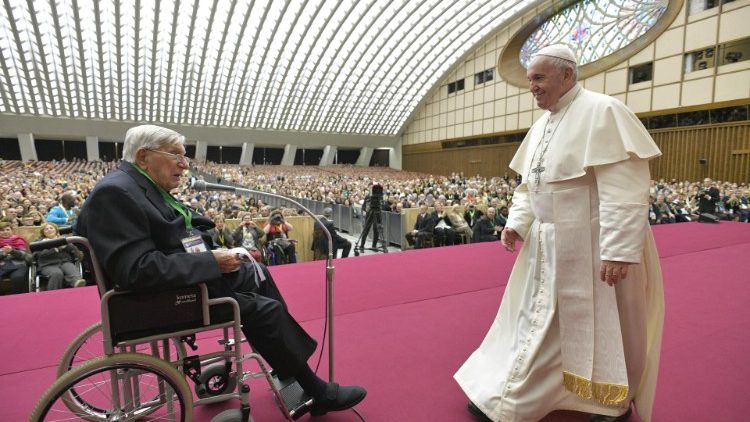 Pope Francis greets Fr Piergiorgio Perini, founder of the Parish System of Evangelization Cells 