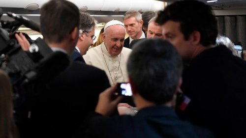 Pope Francis conversing with journalists - archive photo
