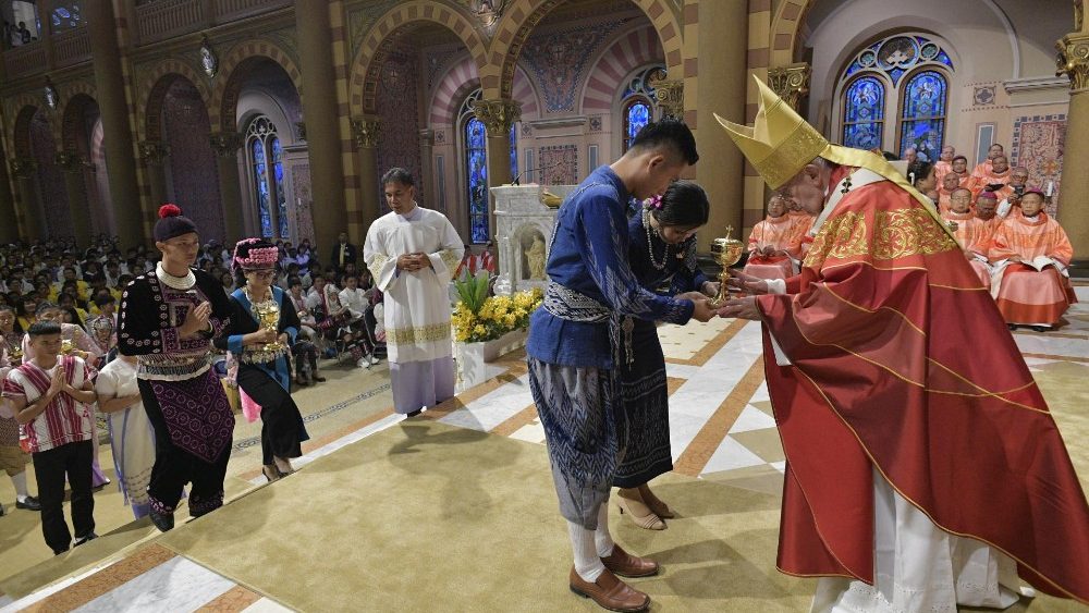 2019.11.22 Viaggio Apostolico in Thailandia e Giappone Santa Messa con i Giovani nella Cattedrale dell'Assunzione di Bangkok