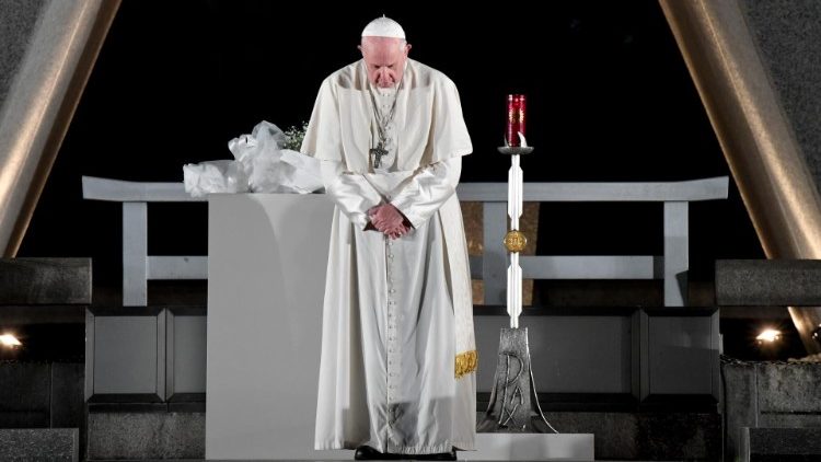 Папа Франциск під час відвідин Меморіалу миру в Хіросімі, 19 листопада 2019 року
