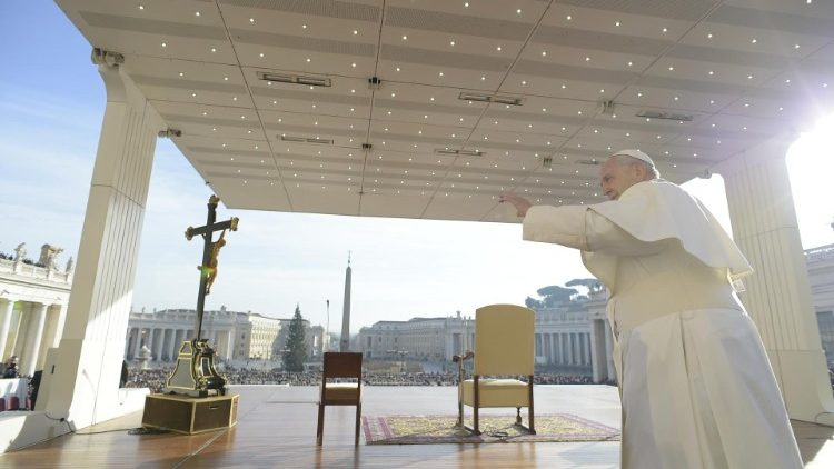 Popiežius sveikino piligrimų grupes