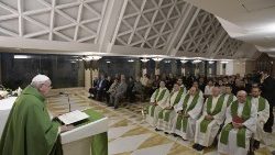 Il Papa celebra Messa a Casa Santa Marta 