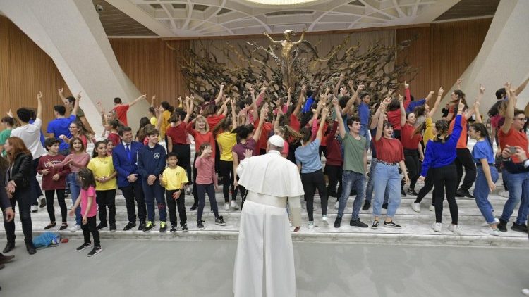 Popiežius su projekto „Yo puedo“ vaikais