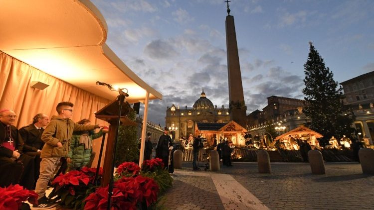 バチカンで行われた、モミノキの点灯とプレゼピオの除幕式　2019年12月5日