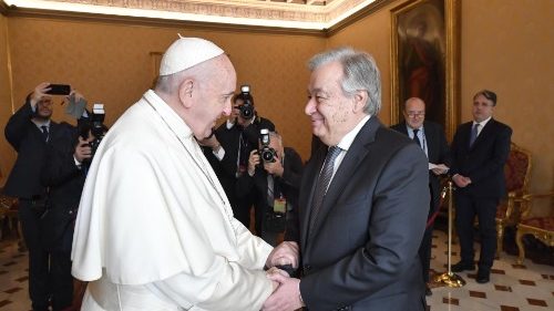 Vidéo: le Pape et Antonio Guterres diffusent ensemble un message de paix 